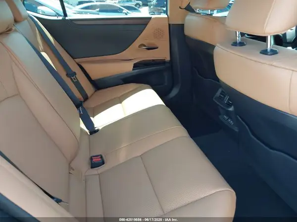 58ADA1C12PU035669 2023 LEXUS ES - Image 8
