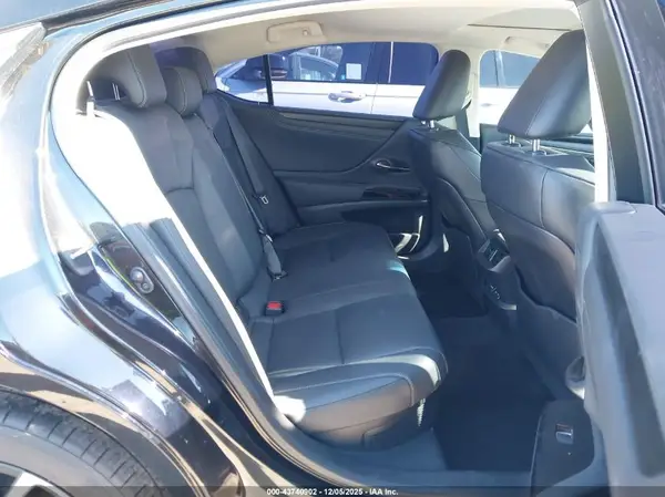 58ADA1C12RU042561 2024 LEXUS ES - Image 8