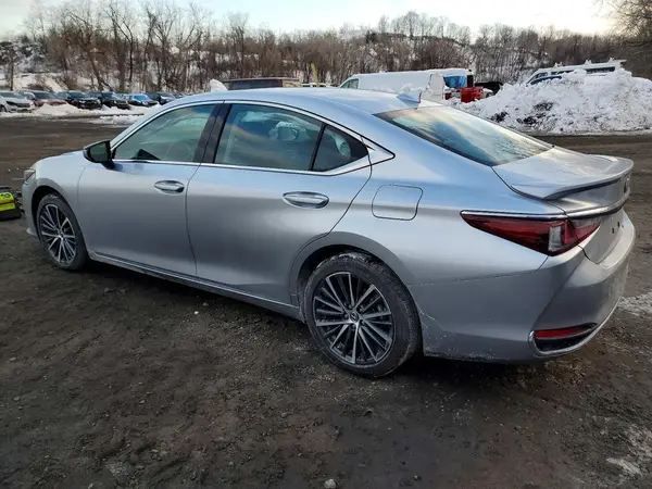 58ADA1C12RU043791 2024 LEXUS ES - Image 2