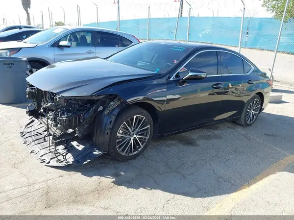 58ADA1C12RU045492 2024 LEXUS ES - Image 2