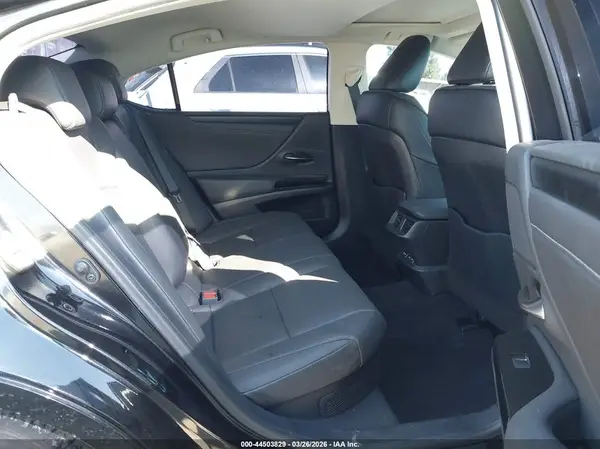 58ADA1C12RU045492 2024 LEXUS ES - Image 8