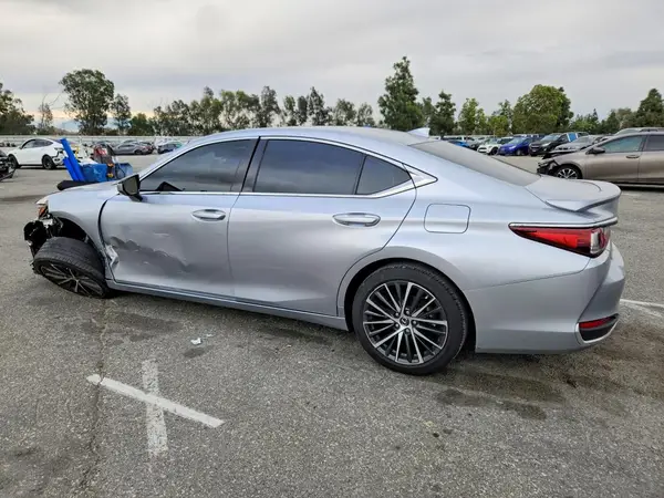 58ADA1C12RU045671 2024 LEXUS ES - Image 2