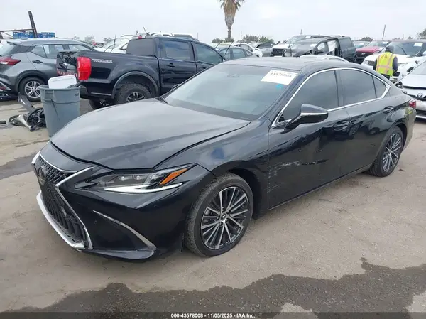 58ADA1C12RU049090 2024 LEXUS ES - Image 2