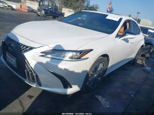58ADA1C12SU057003 2025 LEXUS ES - Image 2
