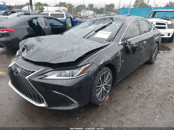 58ADA1C12SU057275 2025 LEXUS ES - Image 2