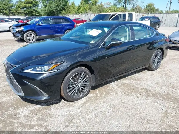58ADA1C12SU061357 2025 LEXUS ES - Image 2