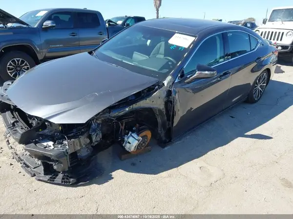 58ADA1C12SU061763 2025 LEXUS ES - Image 2