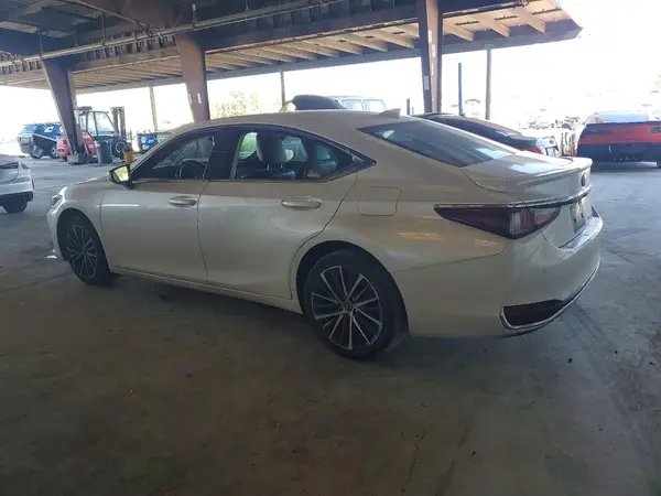 58ADA1C12SU064596 2025 LEXUS ES - Image 2