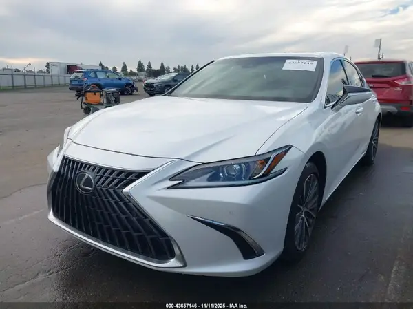 58ADA1C12SU068986 2025 LEXUS ES - Image 2