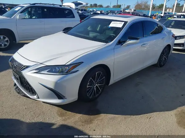 58ADA1C12SU069345 2025 LEXUS ES - Image 2