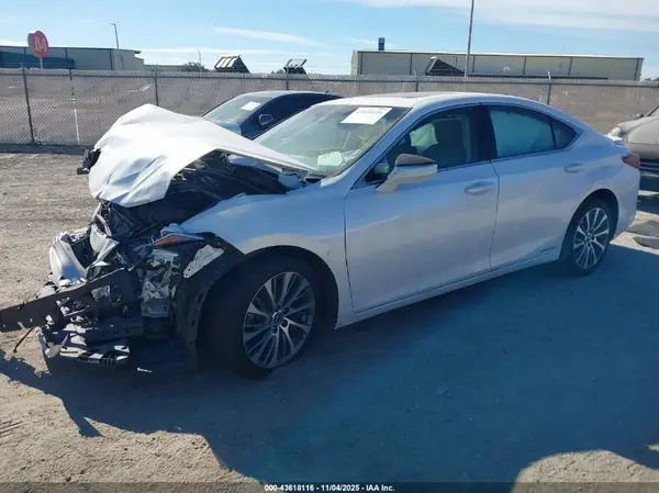 58ADA1C13MU010372 2021 LEXUS ES - Image 2