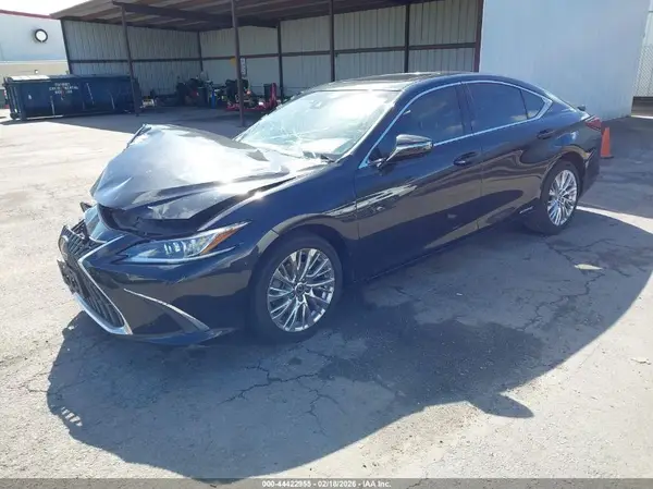 58ADA1C13NU013693 2022 LEXUS ES - Image 2