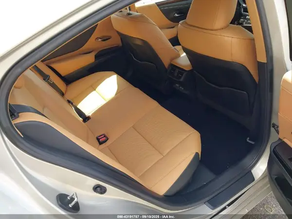 58ADA1C13NU024354 2022 LEXUS ES - Image 8