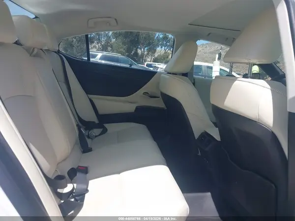 58ADA1C13NU025410 2022 LEXUS ES - Image 8