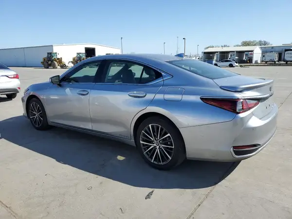 58ADA1C13NU025701 2022 LEXUS ES - Image 2