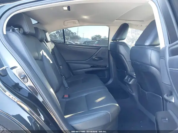 58ADA1C13NU026069 2022 LEXUS ES - Image 8