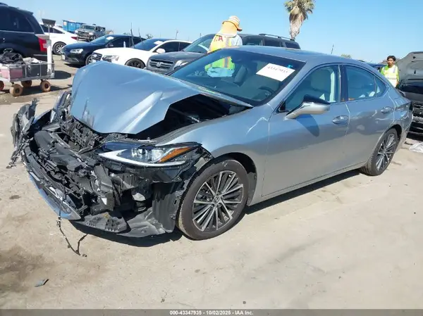 58ADA1C13PU029492 2023 LEXUS ES - Image 2