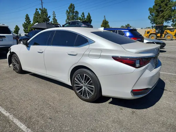 58ADA1C13PU030304 2023 LEXUS ES - Image 2