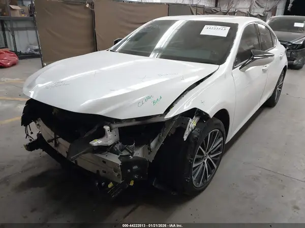 58ADA1C13SU058855 2025 LEXUS ES - Image 2