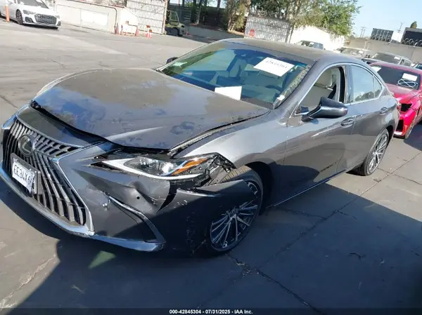 58ADA1C13SU068950 2025 LEXUS ES - Image 2