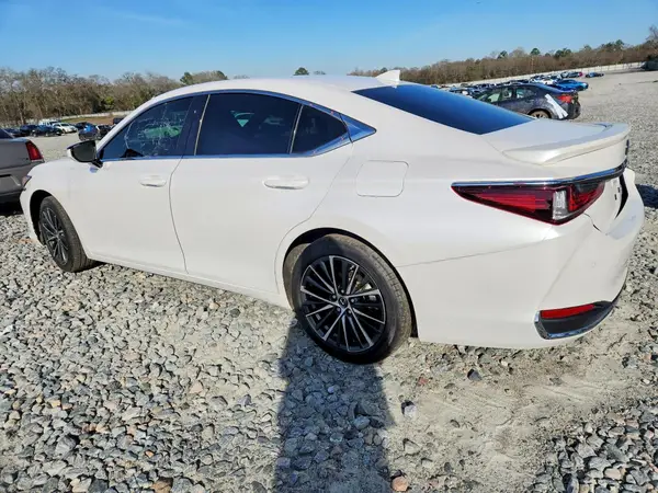 58ADA1C13SU069340 2025 LEXUS ES - Image 2