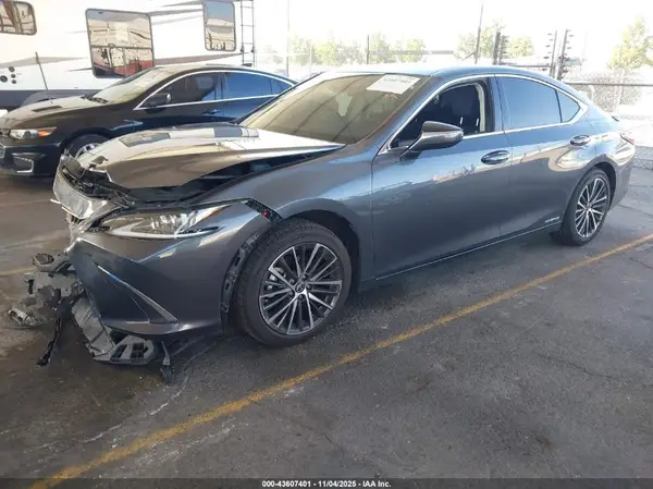 58ADA1C14NU015436 2022 LEXUS ES - Image 2