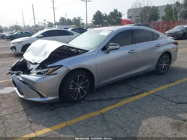 58ADA1C14NU023231 2022 LEXUS ES - Image 2