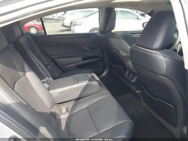 58ADA1C14NU023231 2022 LEXUS ES - Image 8