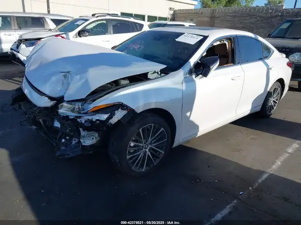 58ADA1C14NU025268 2022 LEXUS ES - Image 2