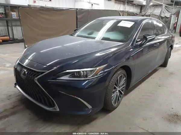 58ADA1C14PU030361 2023 LEXUS ES - Image 2