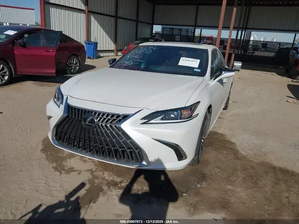 58ADA1C14PU034202 2023 LEXUS ES - Image 2