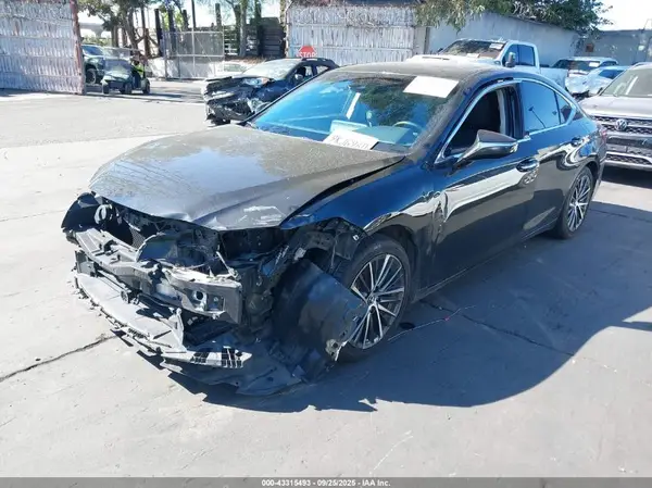 58ADA1C14RU042657 2024 LEXUS ES - Image 2
