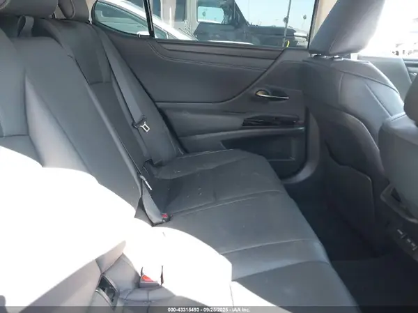 58ADA1C14RU042657 2024 LEXUS ES - Image 8