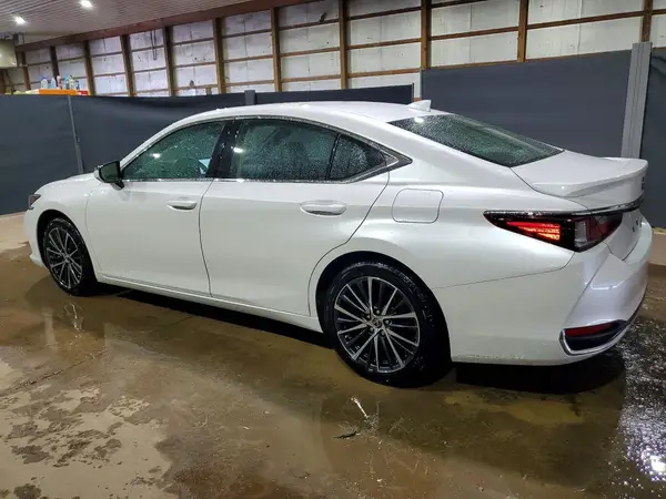 58ADA1C14RU047972 2024 LEXUS ES - Image 2