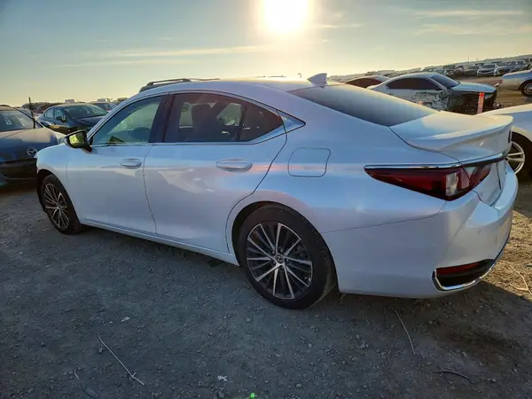 58ADA1C14SU067984 2025 LEXUS ES - Image 2