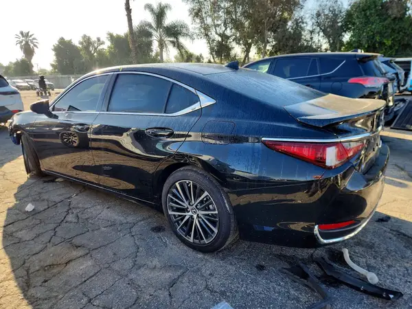 58ADA1C14SU068052 2025 LEXUS ES - Image 2