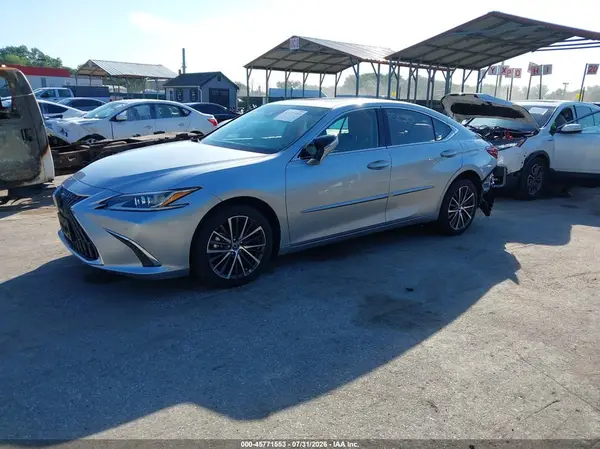 58ADA1C14SU071811 2025 LEXUS ES - Image 2