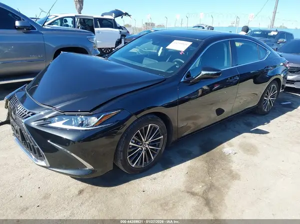 58ADA1C14SU073896 2025 LEXUS ES - Image 2