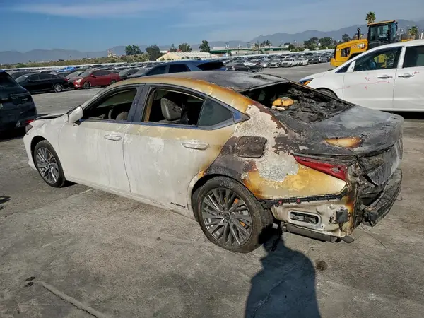 58ADA1C15MU001317 2021 LEXUS ES - Image 2
