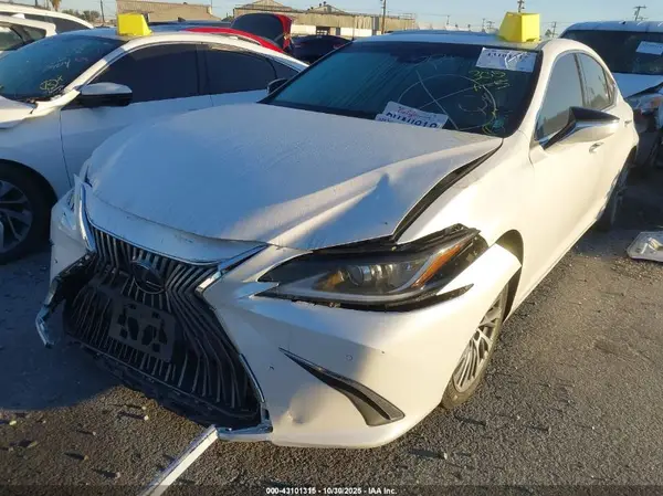 58ADA1C15MU006002 2021 LEXUS ES - Image 2