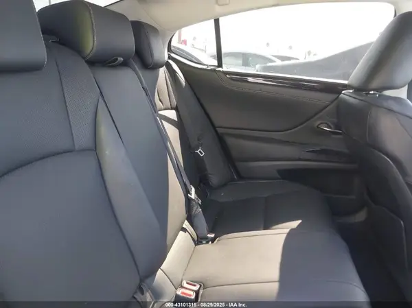 58ADA1C15MU006002 2021 LEXUS ES - Image 8