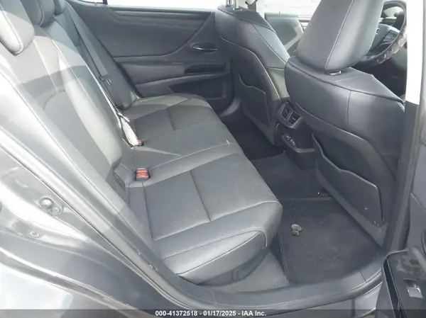 58ADA1C15NU013551 2022 LEXUS ES - Image 8