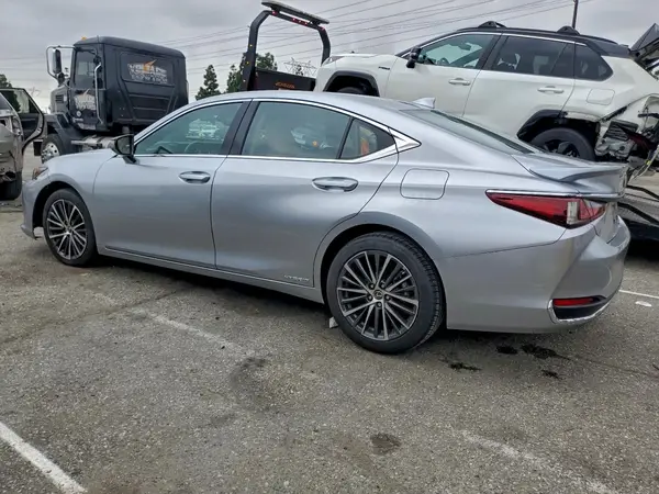 58ADA1C15NU014926 2022 LEXUS ES - Image 2