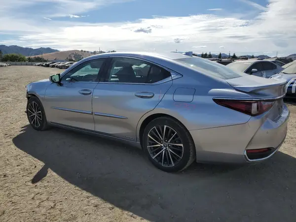 58ADA1C15NU019138 2022 LEXUS ES - Image 2