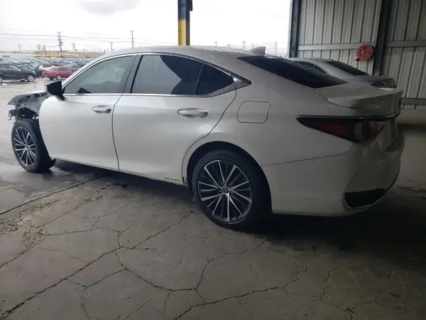 58ADA1C15NU023464 2022 LEXUS ES - Image 2