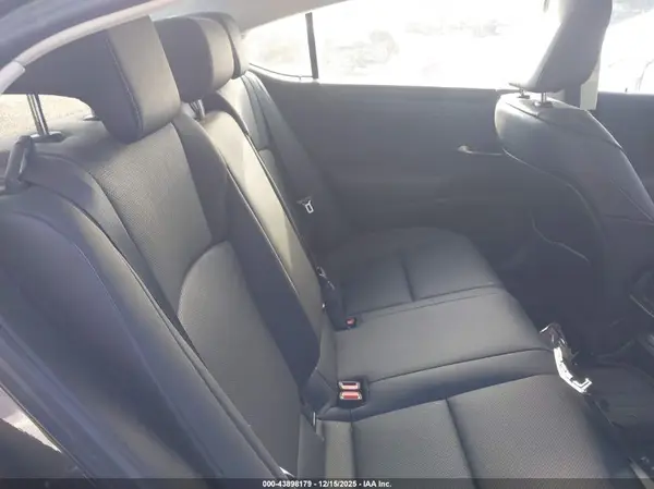 58ADA1C15NU024694 2022 LEXUS ES - Image 8