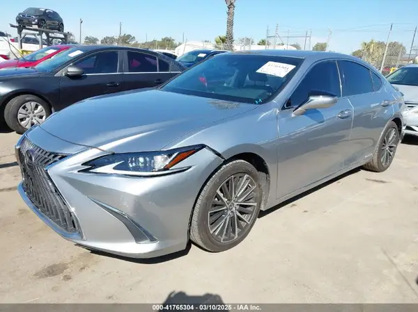 58ADA1C15NU026087 2022 LEXUS ES - Image 2