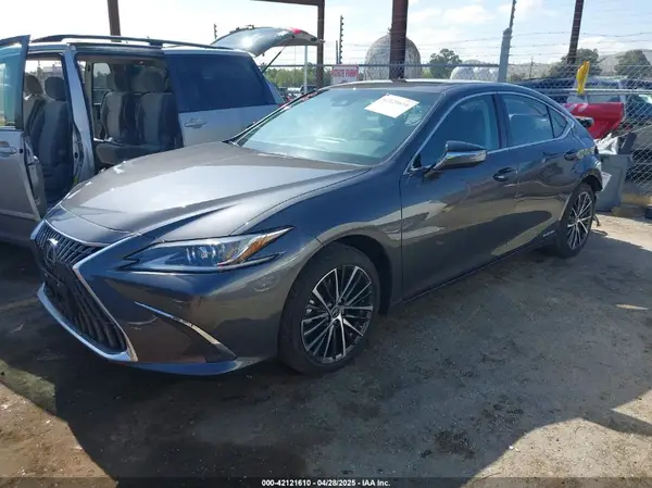 58ADA1C15NU026266 2022 LEXUS ES - Image 2