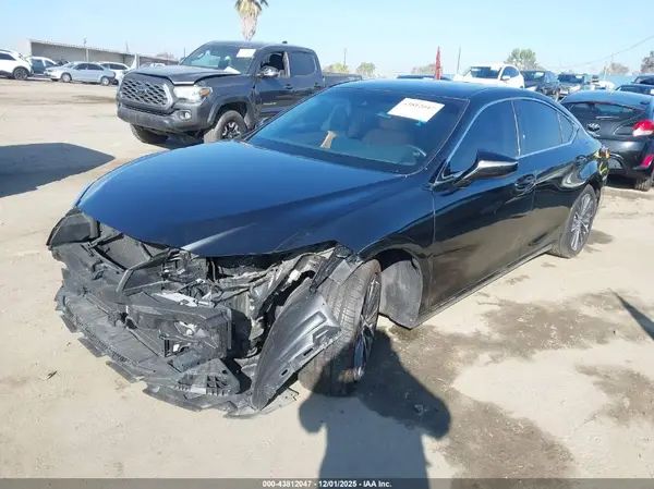 58ADA1C15PU028716 2023 LEXUS ES - Image 2