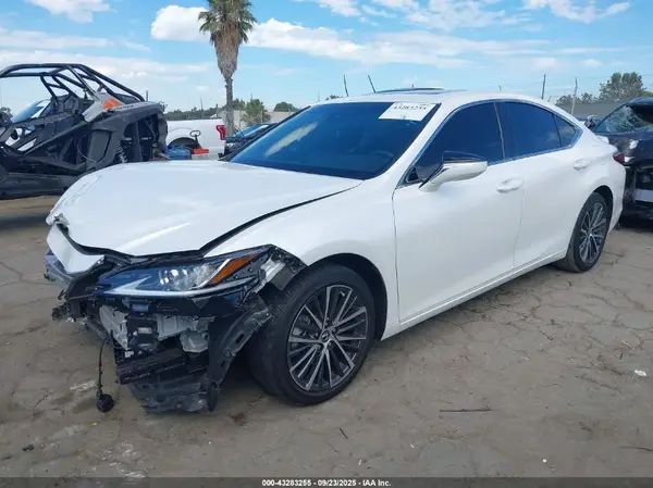 58ADA1C15PU029297 2023 LEXUS ES - Image 2